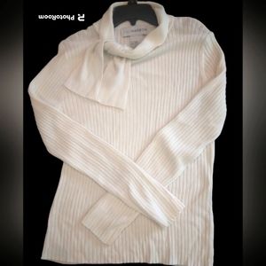 Sag Harbor Women Sweater. Size Large. Cream Color.
